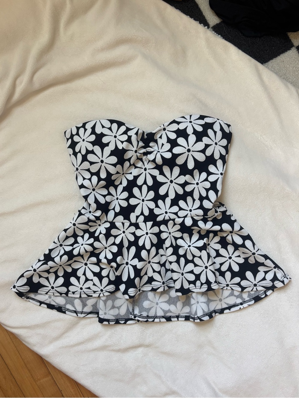 Vintage Y2K Strapless Black & White Daisy Peplum Top